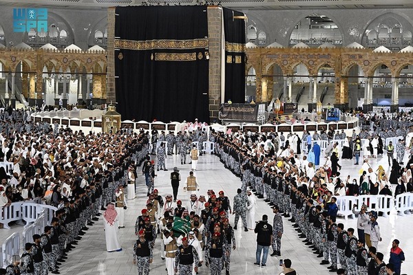 تعویض پرده کعبه با آغاز سال ۱۴۴۶ هجری قمری