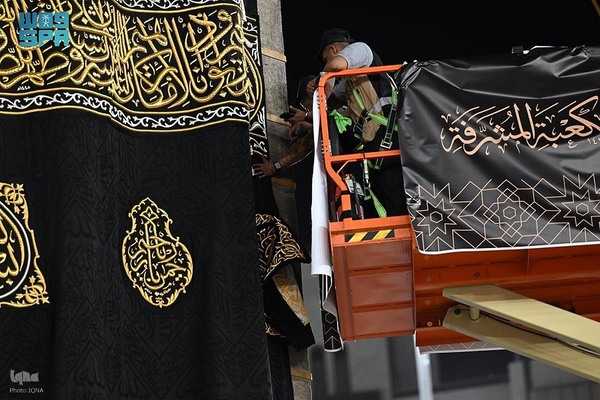 تعویض پرده کعبه با آغاز سال ۱۴۴۶ هجری قمری