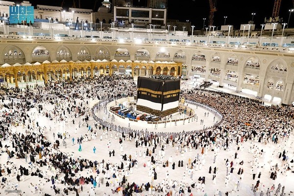 تعویض پرده کعبه با آغاز سال ۱۴۴۶ هجری قمری