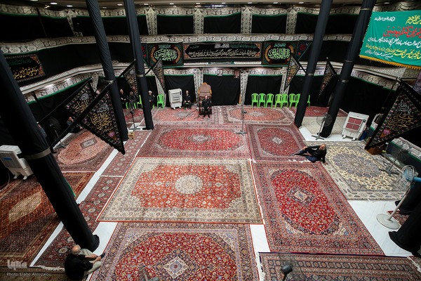 رختِ سیاهِ عزا بر تنِ بازار تهران