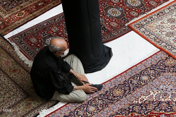 رختِ سیاهِ عزا بر تنِ بازار تهران