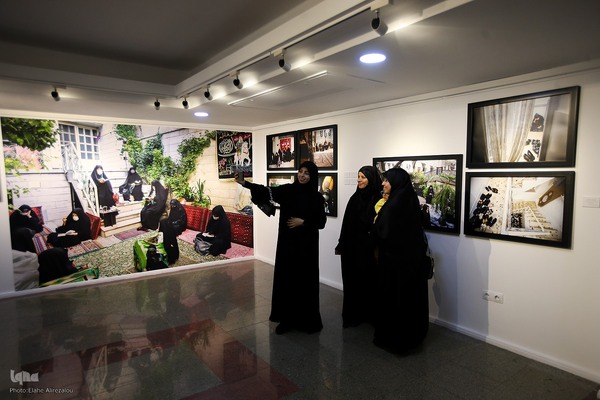 نمایشگاه عکس «مجلسِ پرده‌نشینان»