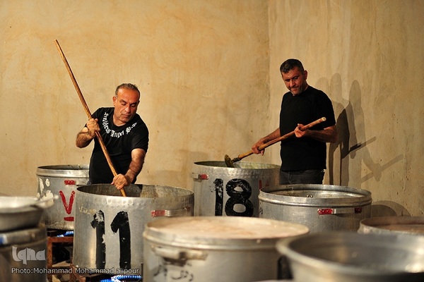 پخت غذای نذری در اهواز