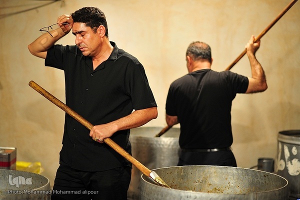 پخت غذای نذری در اهواز