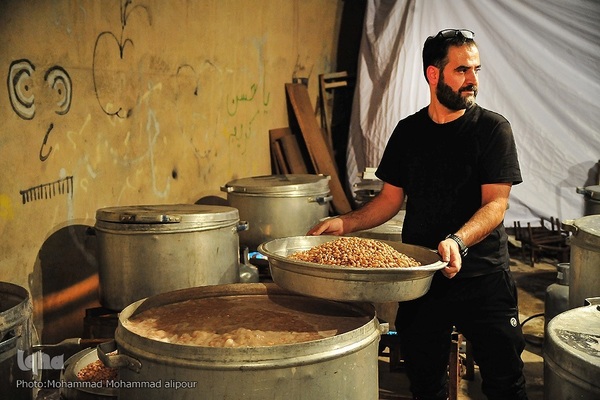 پخت غذای نذری در اهواز