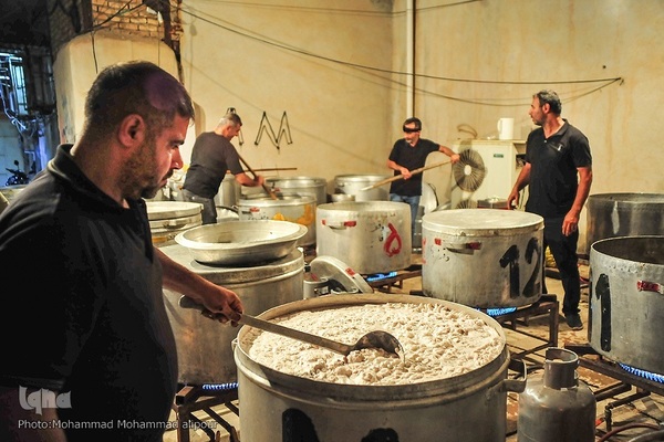 پخت غذای نذری در اهواز