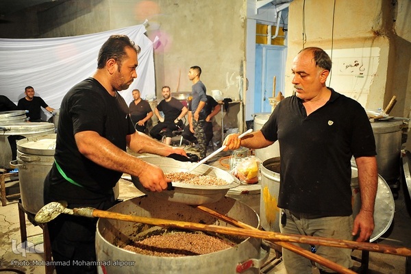 پخت غذای نذری در اهواز