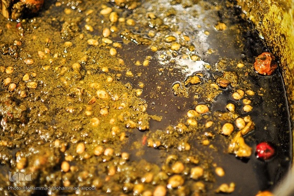 پخت غذای نذری در اهواز