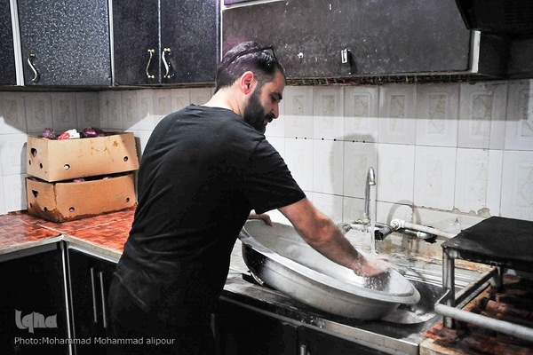 پخت غذای نذری در اهواز