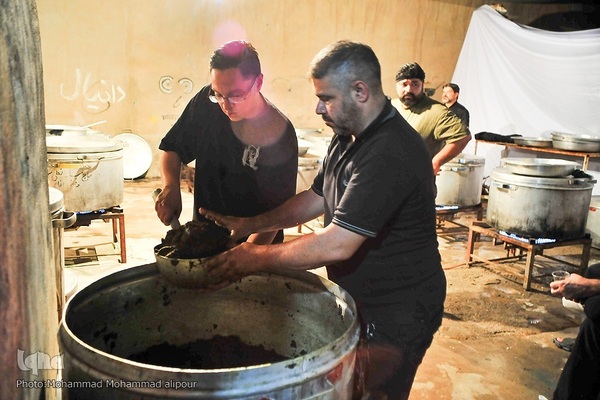 پخت غذای نذری در اهواز