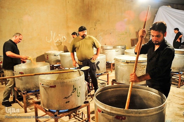 پخت غذای نذری در اهواز