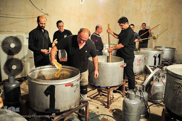 پخت غذای نذری در اهواز