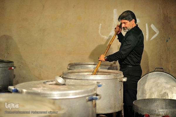 پخت غذای نذری در اهواز