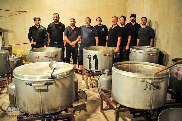 پخت غذای نذری در اهواز