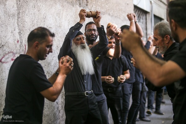 عزاداری ظهر عاشورا در محله کن