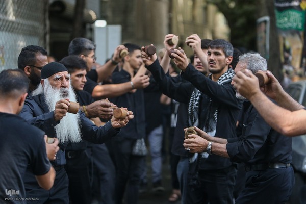 عزاداری ظهر عاشورا در محله کن