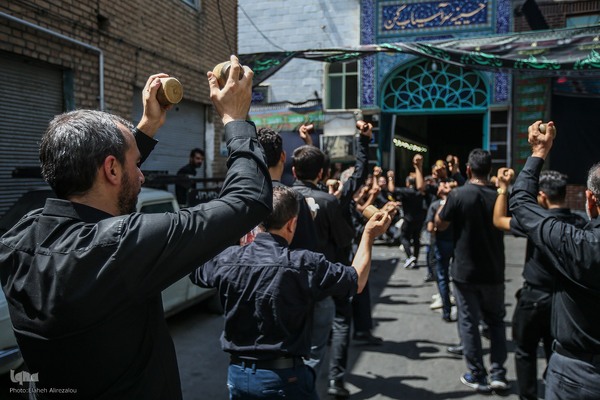 عزاداری ظهر عاشورا در محله کن