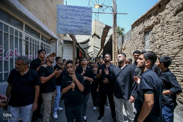 عزاداری ظهر عاشورا در محله کن