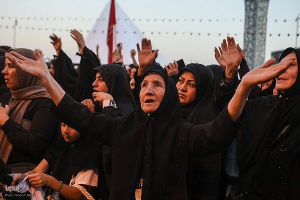 آئین خیمه سوزان در میدان امام حسین (ع)