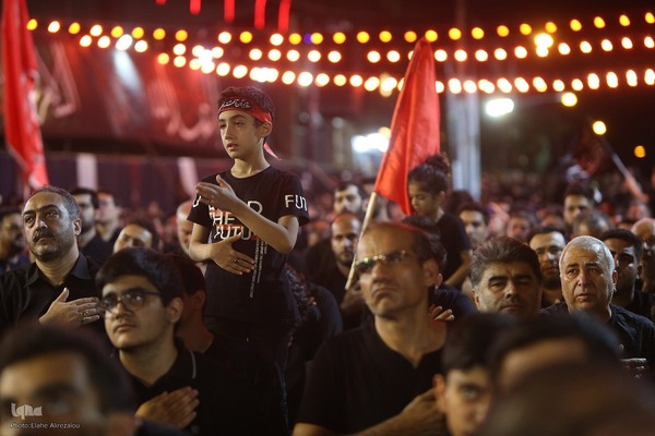 شام غریبان حسینی در محله باغ فیض