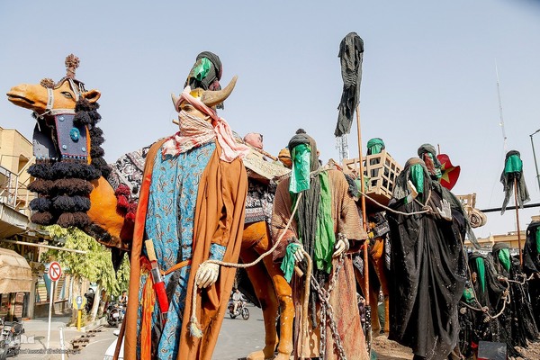 دسته نمادین کاروان اسرای کربلا در قم