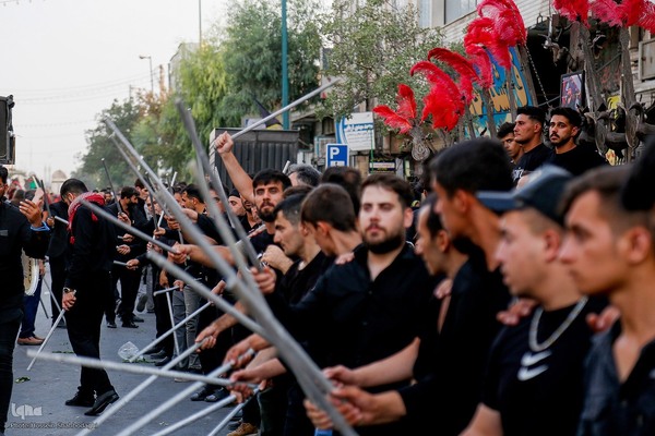 دسته نمادین کاروان اسرای کربلا در قم