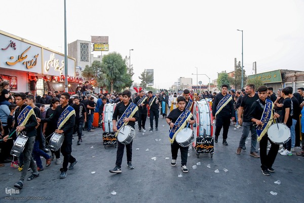 دسته نمادین کاروان اسرای کربلا در قم
