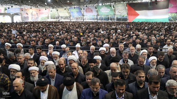 اقامه نماز بر پیکر شهید اسماعیل هنیه توسط مقام معظم رهبری