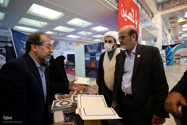بازدید رئیس جهاددانشگاهی از نمایشگاه قرآن 