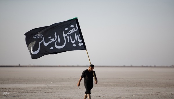 حرکت محبان امام حسین (ع) با پای پیاده به سمت کربلا از جنوبی ترین مناطق عراق