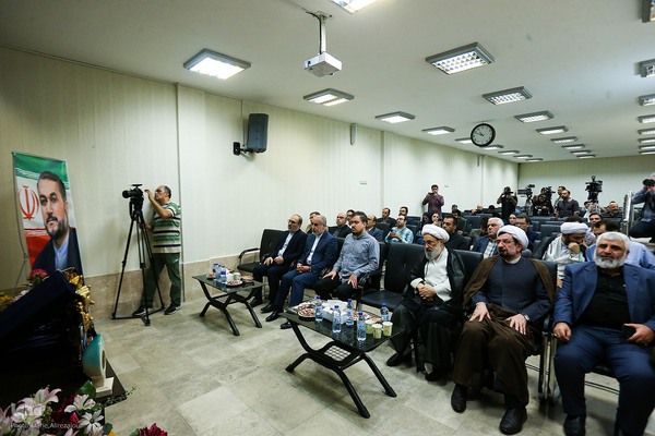 رونمایی از تندیس شهید امیرعبداللهیان