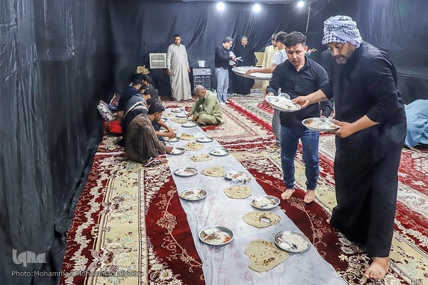 خدمت‌رسانی شبانه‌روزی مواکب حسینی به زوار در چذابه