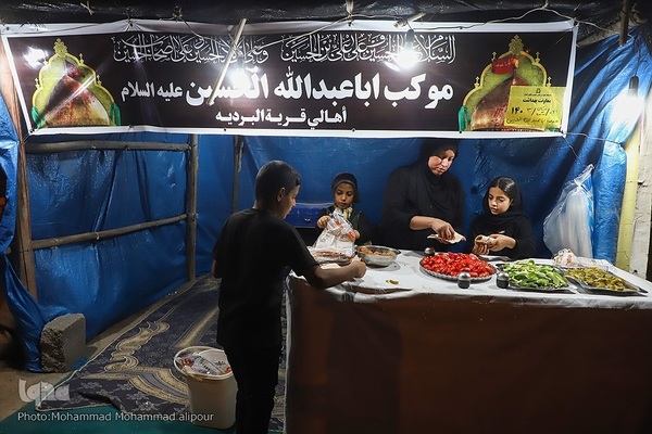 خدمت‌رسانی شبانه‌روزی مواکب حسینی به زوار در چذابه