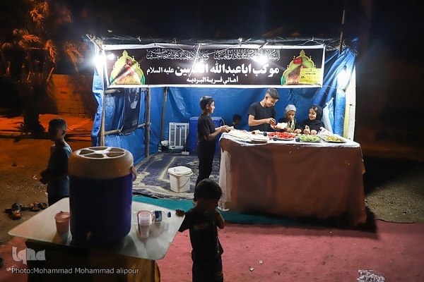 خدمت‌رسانی شبانه‌روزی مواکب حسینی به زوار در چذابه