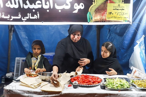 خدمت‌رسانی شبانه‌روزی مواکب حسینی به زوار در چذابه