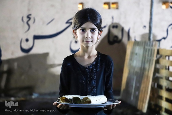 ما خادمان زوار حسين(ع) هستیم