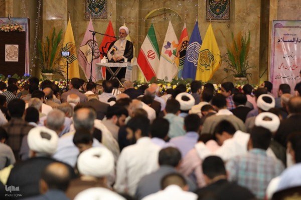 ششمین دوره عمامه گذاری و تکریم حفاظ قرآن مدرسه علمیه دارالسلام تهران