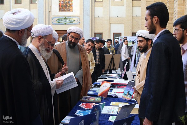 ششمین دوره عمامه گذاری و تکریم حفاظ قرآن مدرسه علمیه دارالسلام تهران