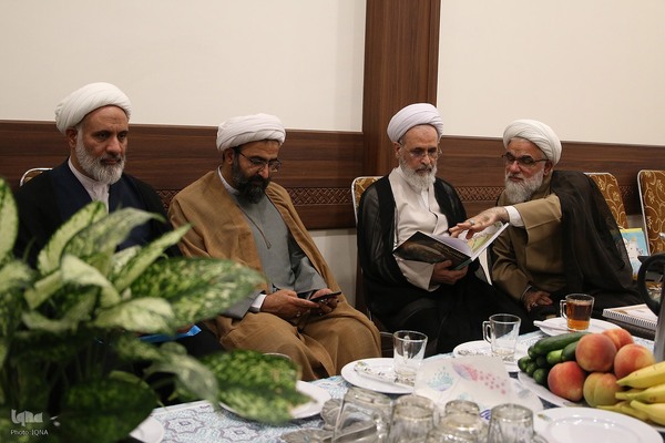 ششمین دوره عمامه گذاری و تکریم حفاظ قرآن مدرسه علمیه دارالسلام تهران