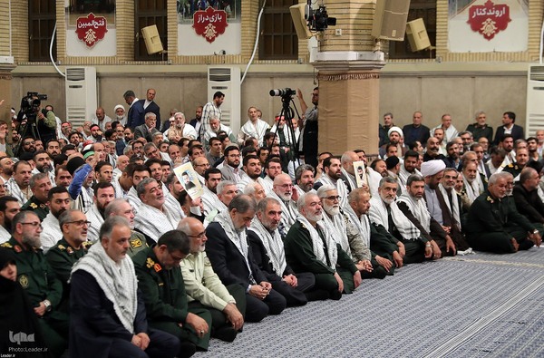 دیدار پیشکسوتان و فعالان دفاع مقدس و مقاومت با رهبر انقلاب