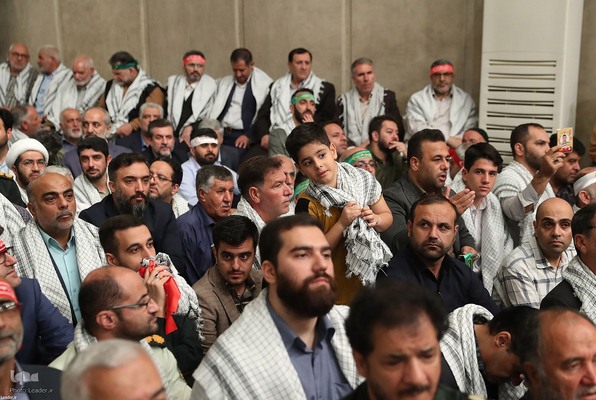 دیدار پیشکسوتان و فعالان دفاع مقدس و مقاومت با رهبر انقلاب