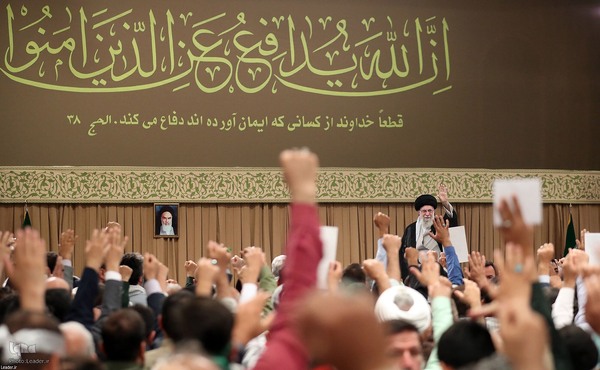 دیدار پیشکسوتان و فعالان دفاع مقدس و مقاومت با رهبر انقلاب