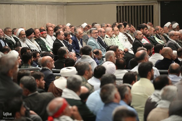 دیدار پیشکسوتان و فعالان دفاع مقدس و مقاومت با رهبر انقلاب