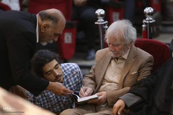 غلامحسین ابراهیمی دینانی عضو پیوسته فرهنگستان علوم در مراسم رونمایی از کتاب‌های «اندیشه‌های فلسفی ابن‌سینا» و «حکمت صدرایی در جهان اسلام»