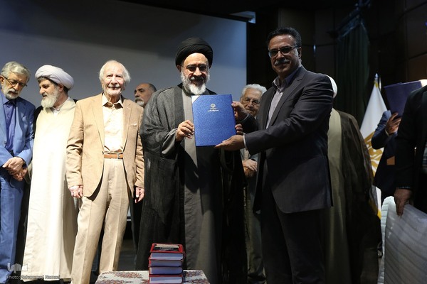 رونمایی از کتاب‌های «اندیشه‌های فلسفی ابن‌سینا» و «حکمت صدرایی در جهان اسلام»