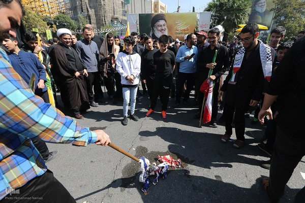 تجمع بزرگ فرهنگیان و دانش آموزان در حمایت از حزب الله لبنان