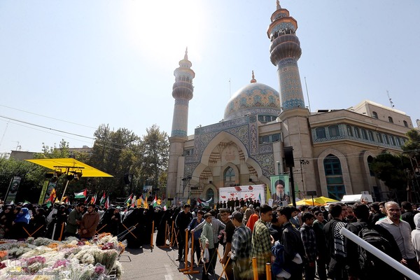 تجمع بزرگ فرهنگیان و دانش آموزان در حمایت از حزب الله لبنان