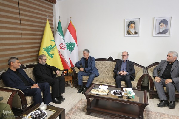 حضور مسئولان و شخصیت‌های سیاسی در دفتر حزب‌الله