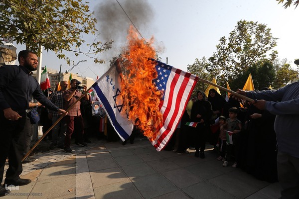 اجتماع مردمی زنان ایرانی در همدلی با بانوان لبنانی