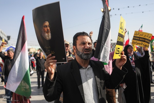 تجمع بزرگ مردم تهران برای اعلام حمایت از اجرای عملیات «وعده صادق ۲»